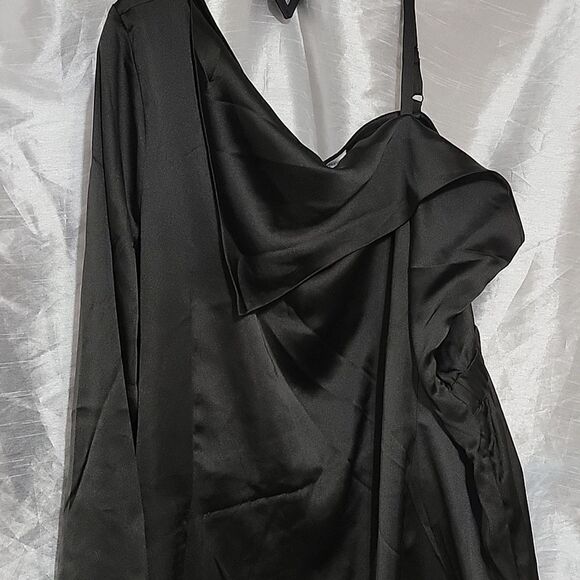 Making The Cut Black Satin Asymmetrical Midi Dress One Sleeve Plus Size 2X - Picture 4 of 7